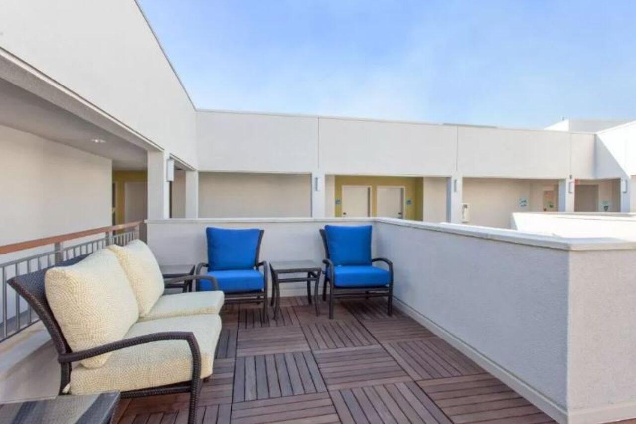 Holiday Inn Express West Los Angeles By Ihg Exteriör bild