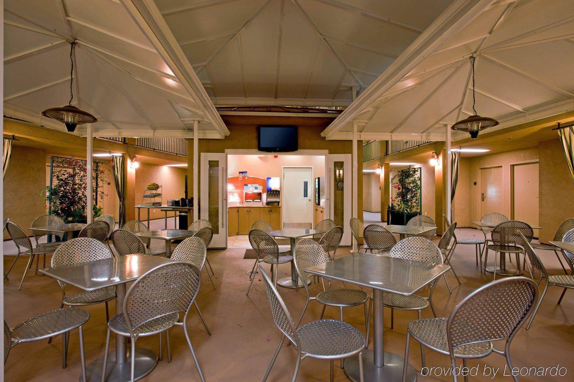 Holiday Inn Express West Los Angeles By Ihg Restaurang bild