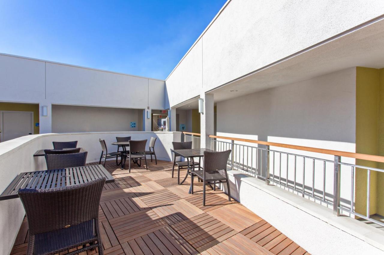Holiday Inn Express West Los Angeles By Ihg Exteriör bild